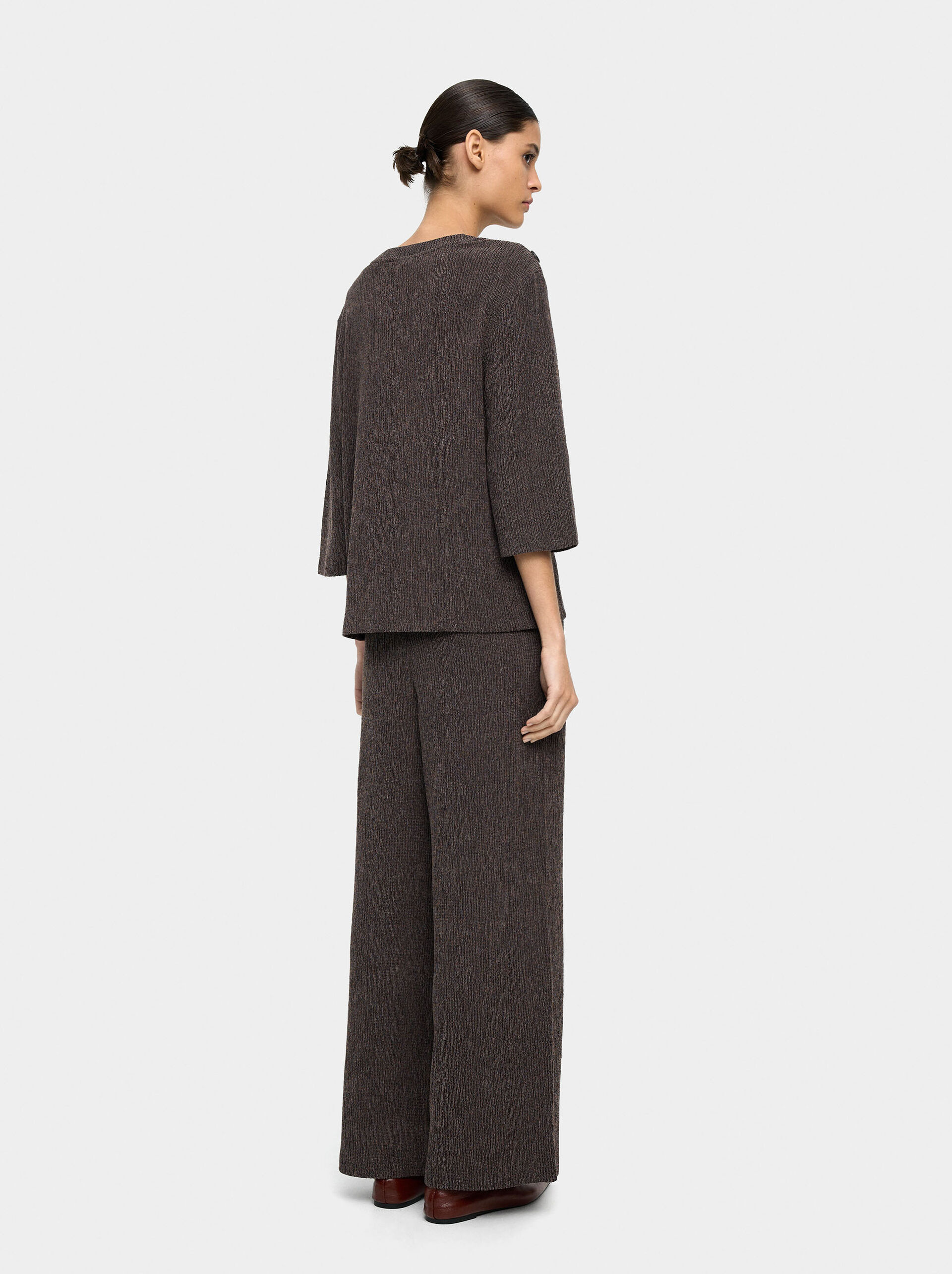 Trousers with pockets and texture image number 2.0