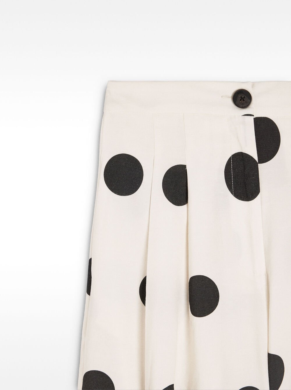 Flowing trousers with polka dots