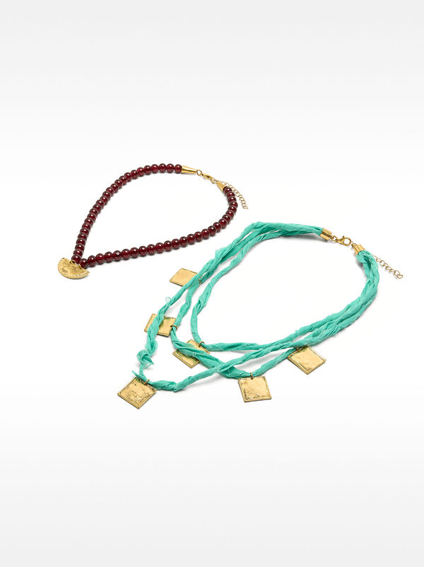 String necklace set with stone beads