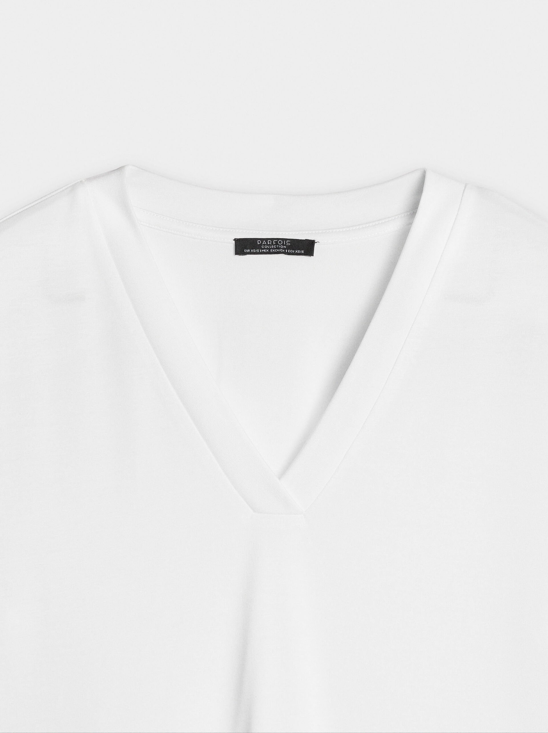 V-neck basic T-shirt image number 6.0