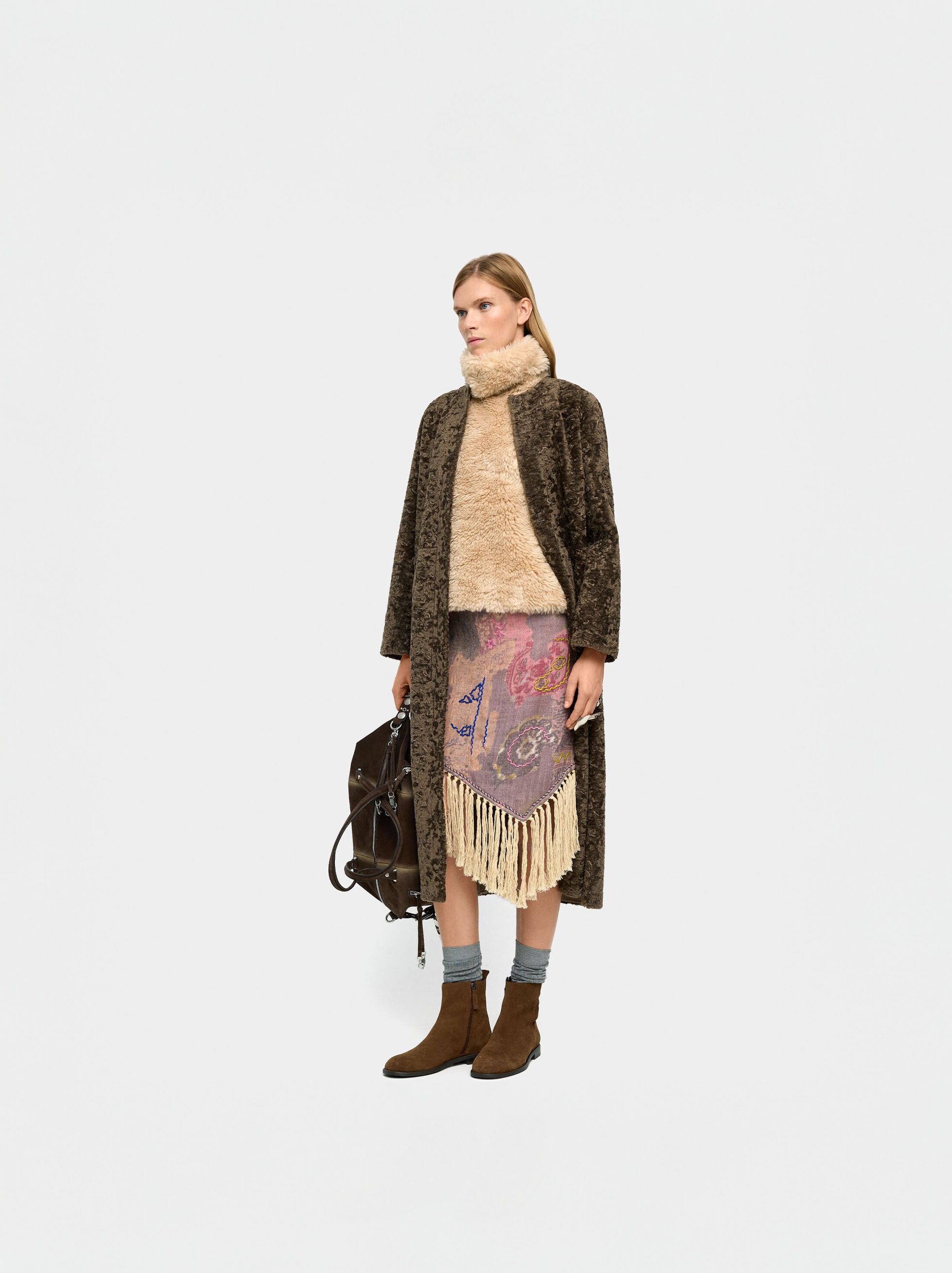Wool skirt with fringes image number 7.0