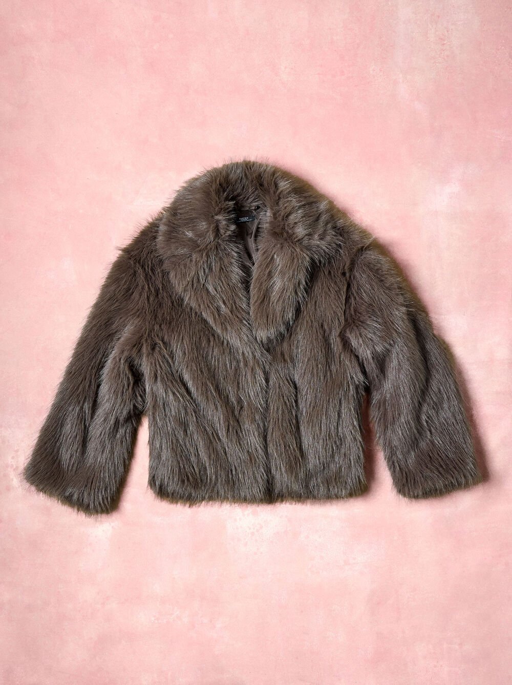 Voluminous coat with fur effect