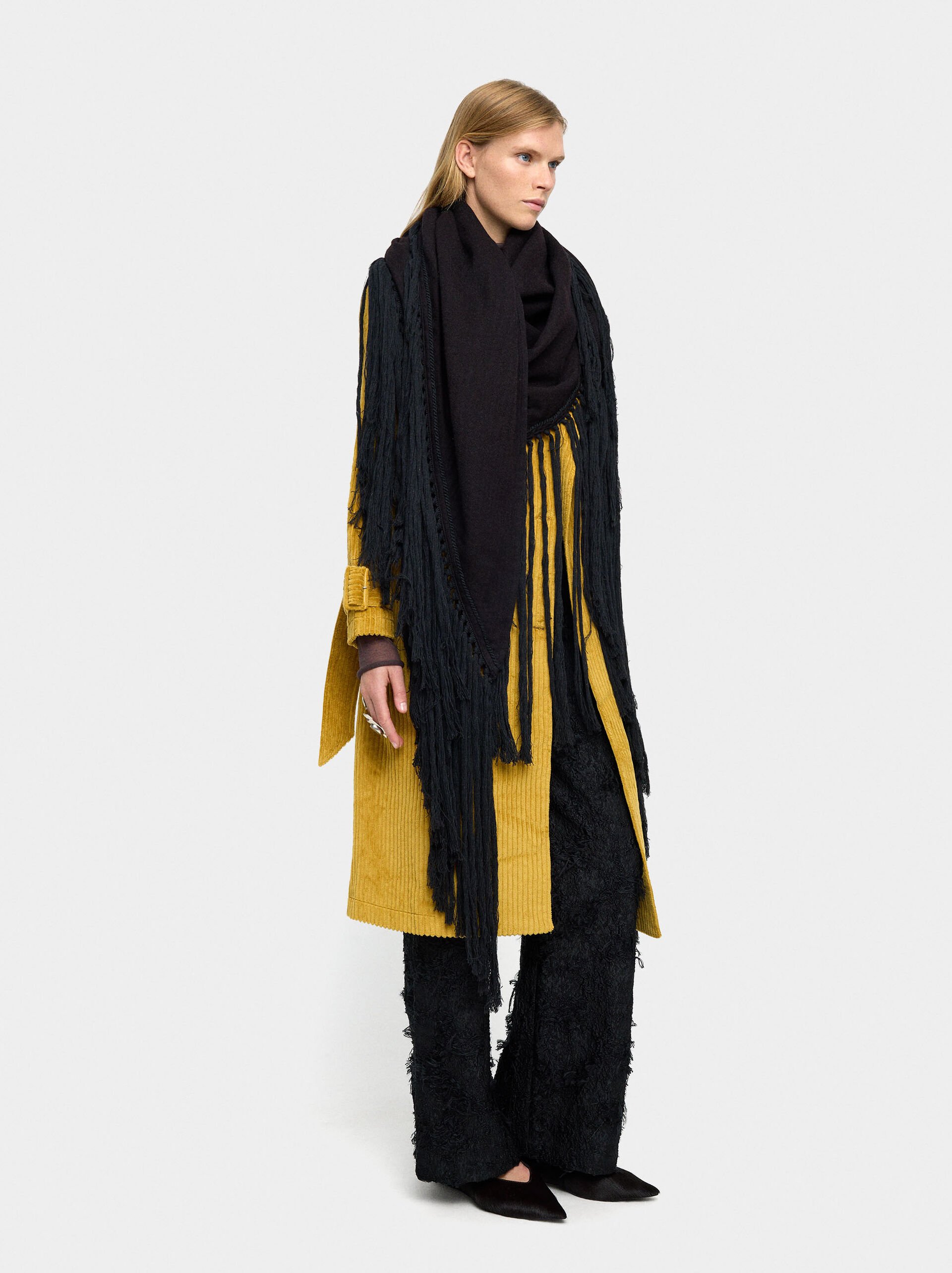 Wool shawl with fringes image number 1.0