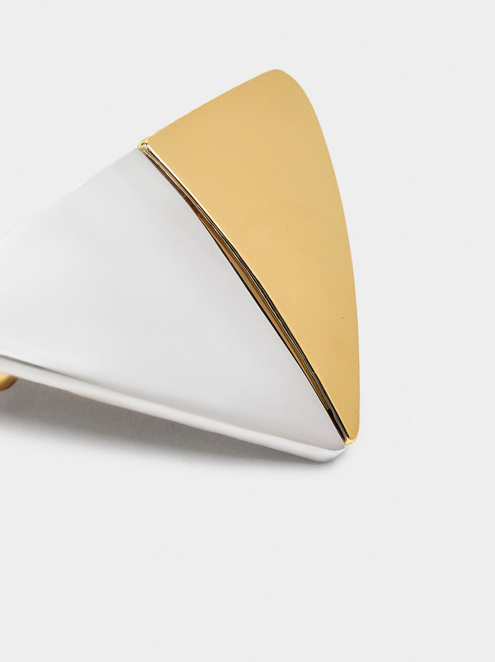 French clip with bicolor triangle