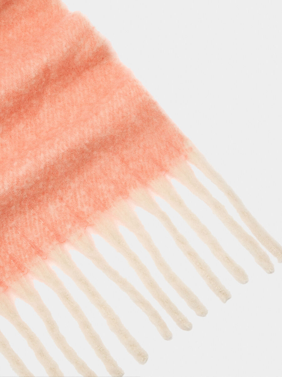 Scarf with fringes with wool