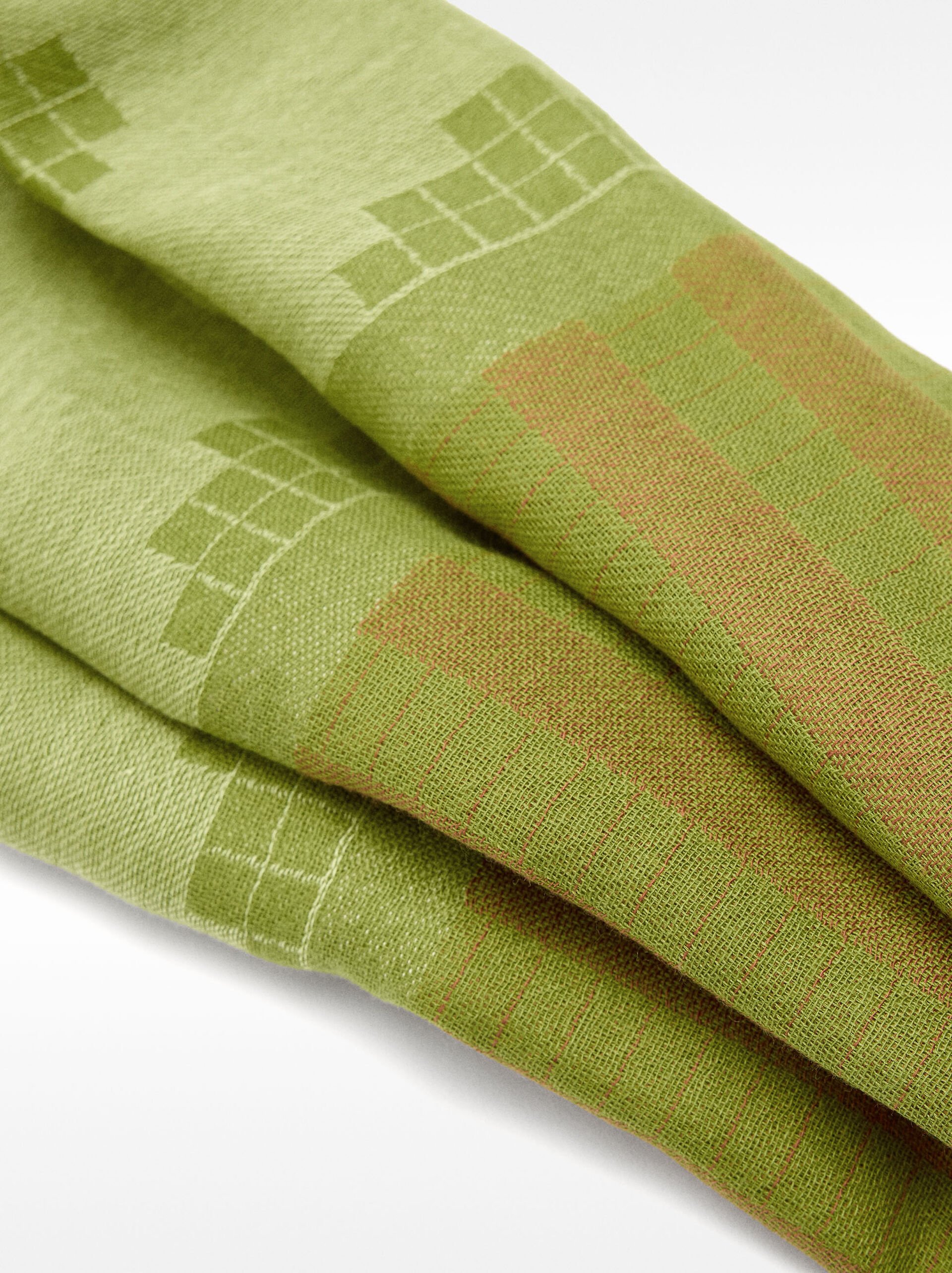 Printed scarf with fringes image number 2.0