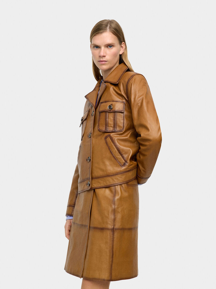 Short leather skirt with marked topstitching