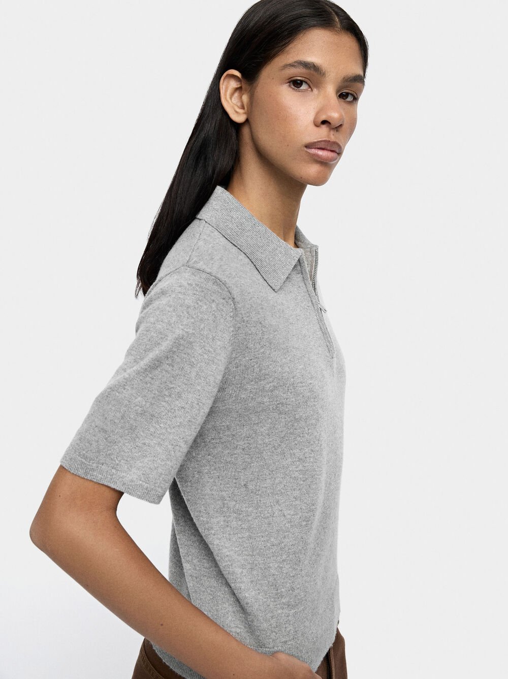 Short-sleeved knit top
