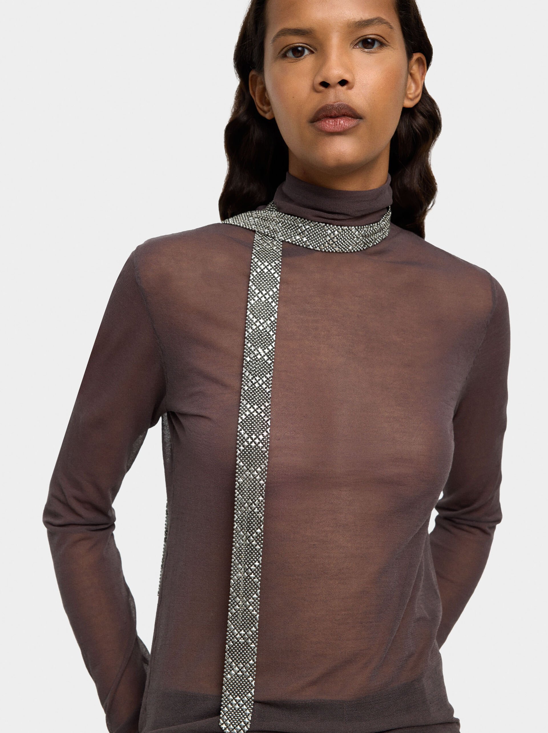 Collier métallique en cravate image number 1.0