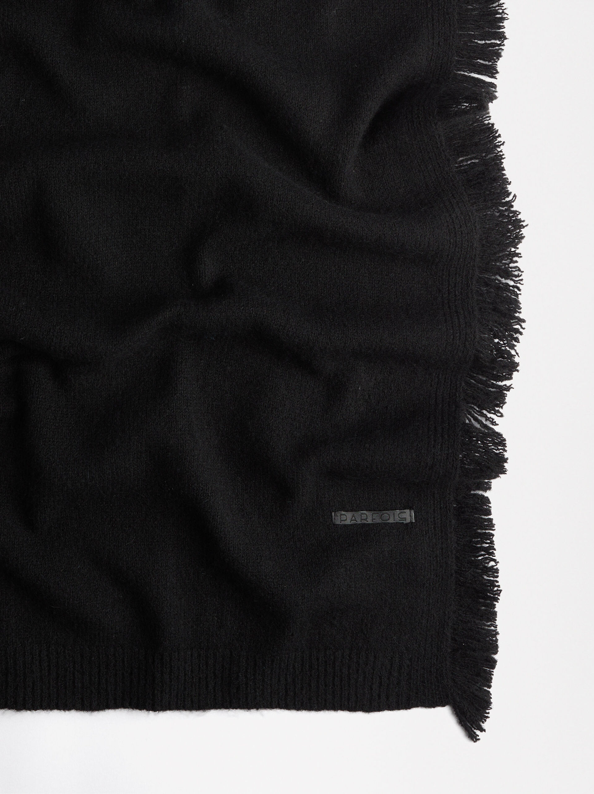 Plain scarf with fringing image number 1.0