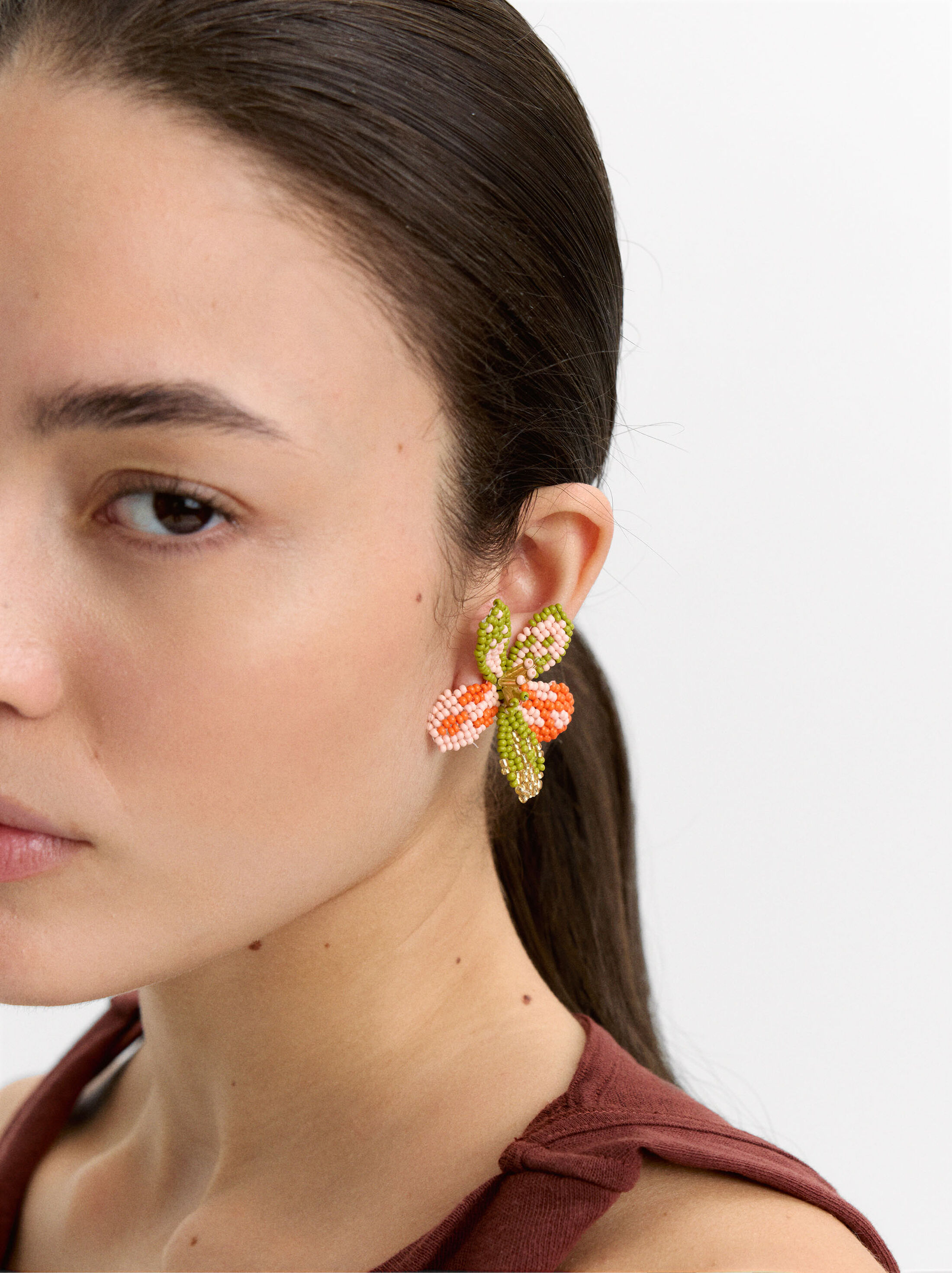 Beaded flower earrings image number 1.0