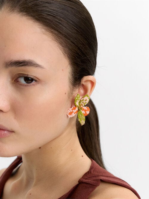 Pendientes de flor con cuentas
