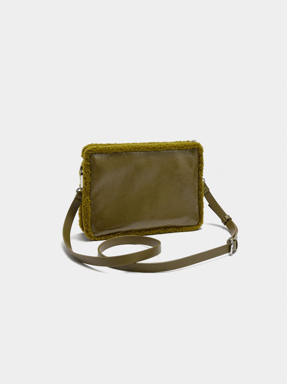Bolso bandolera bordes efecto pelo