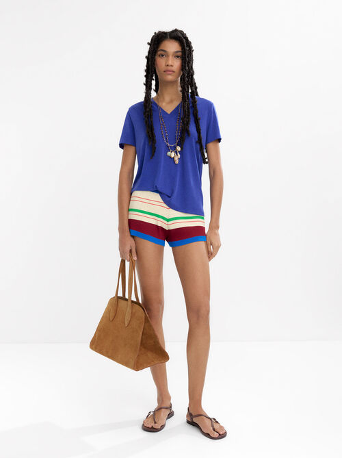 V-neck basic T-shirt