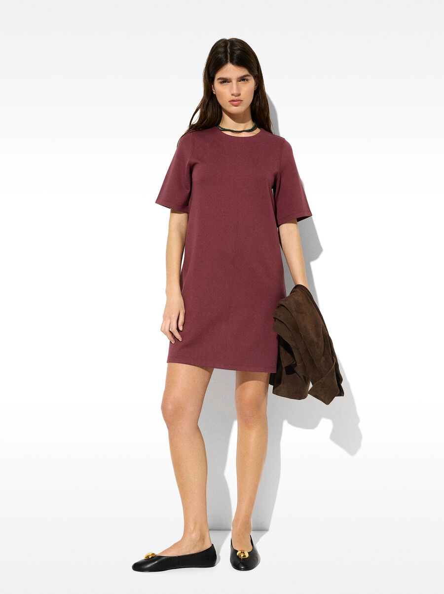 Short dress with round neckline