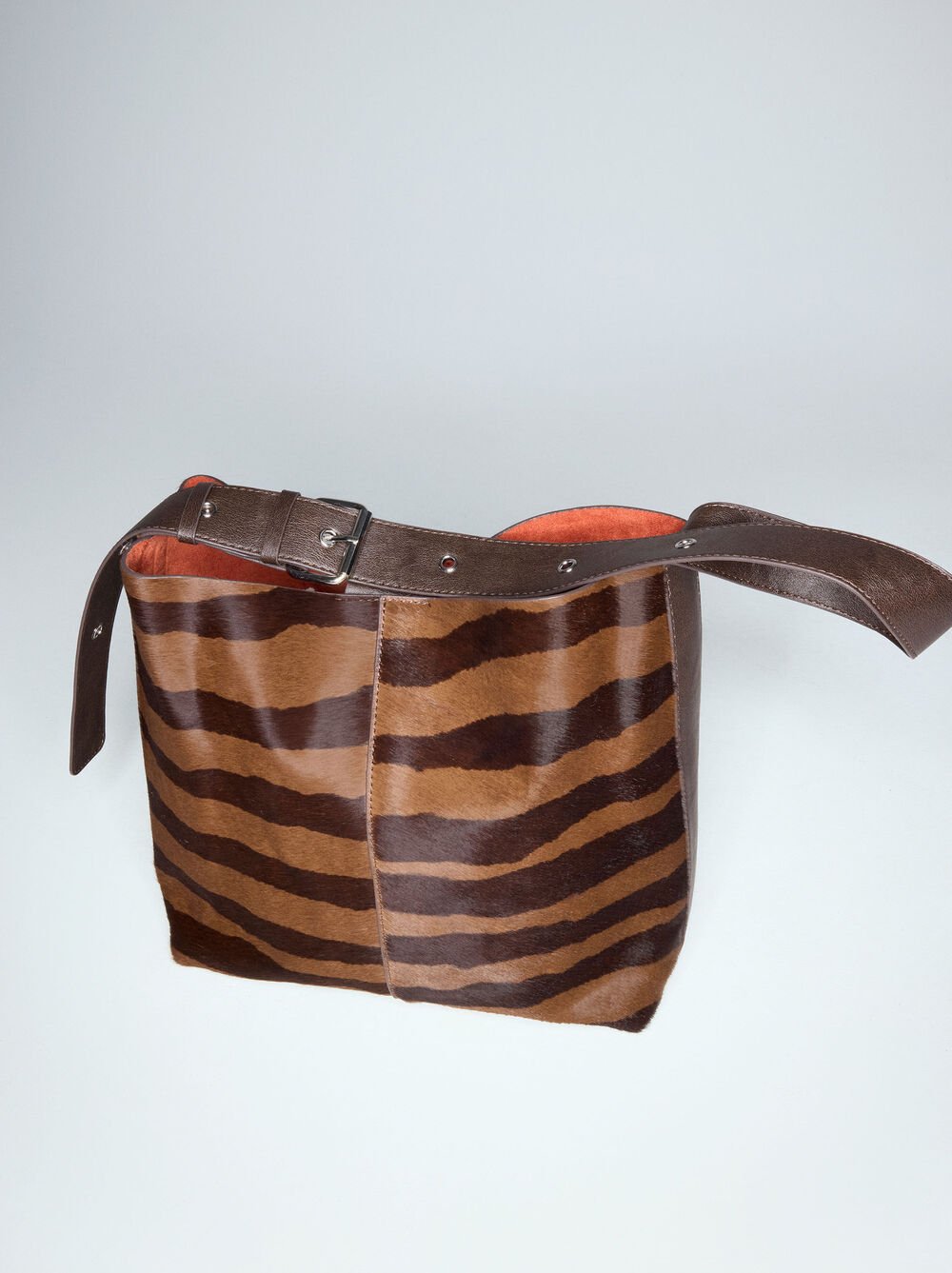 Bolso de hombro con piel estampado animal