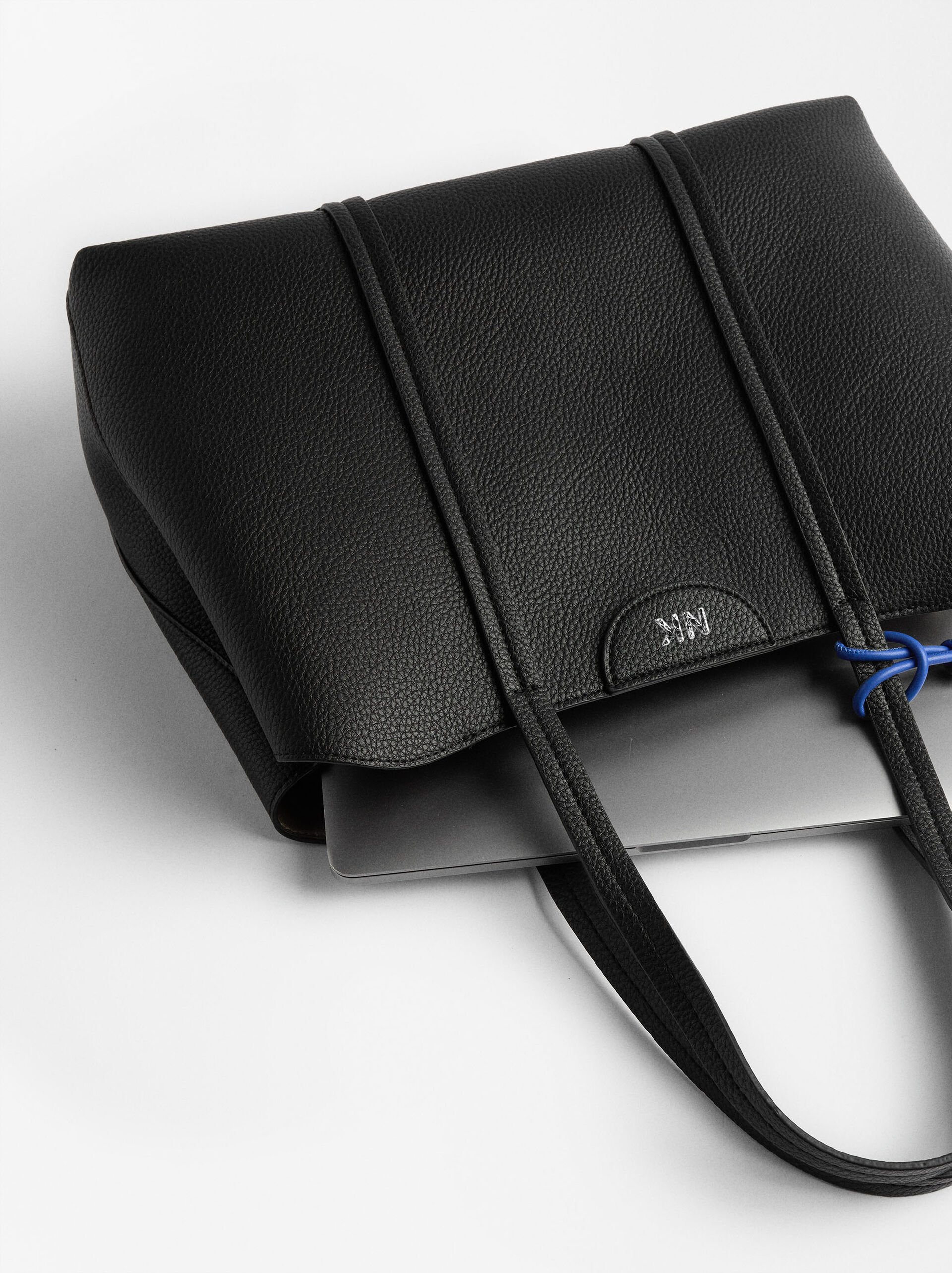 Laptop bag with leather pendant image number 4.0