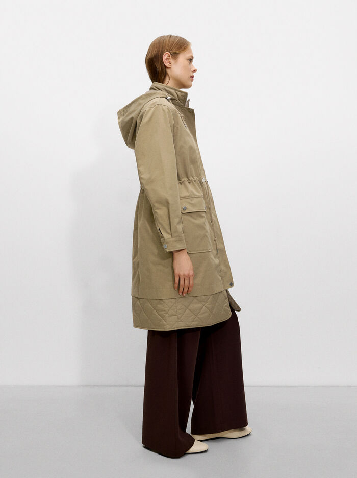 Parka con capucha y bolsillos