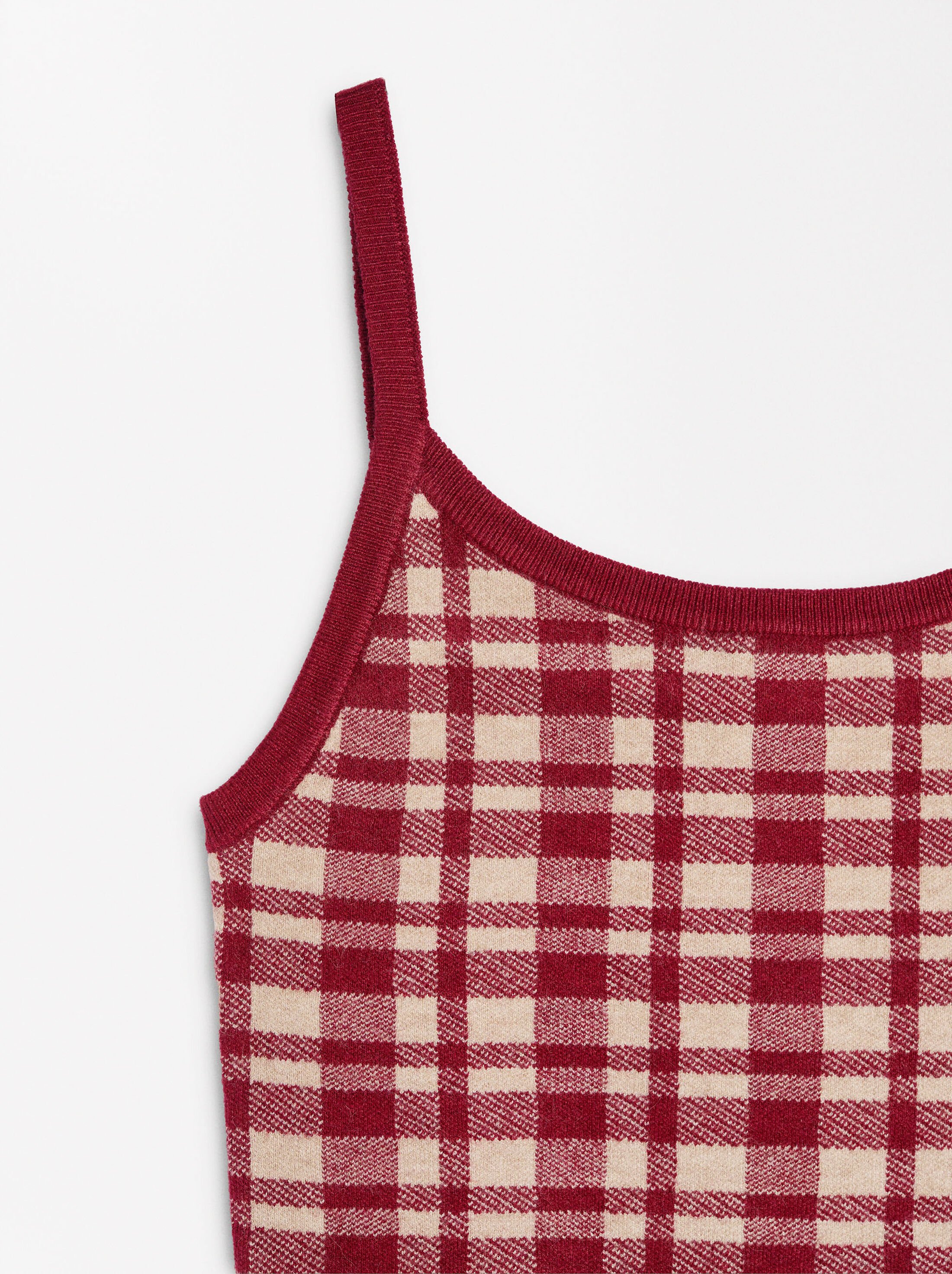Jacquard knit top with checkered straps image number 5.0