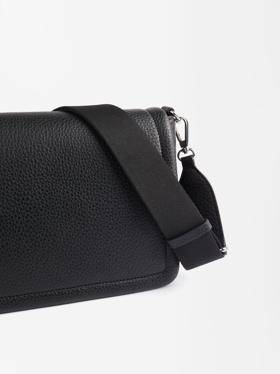 Shoulder bag with flap closure