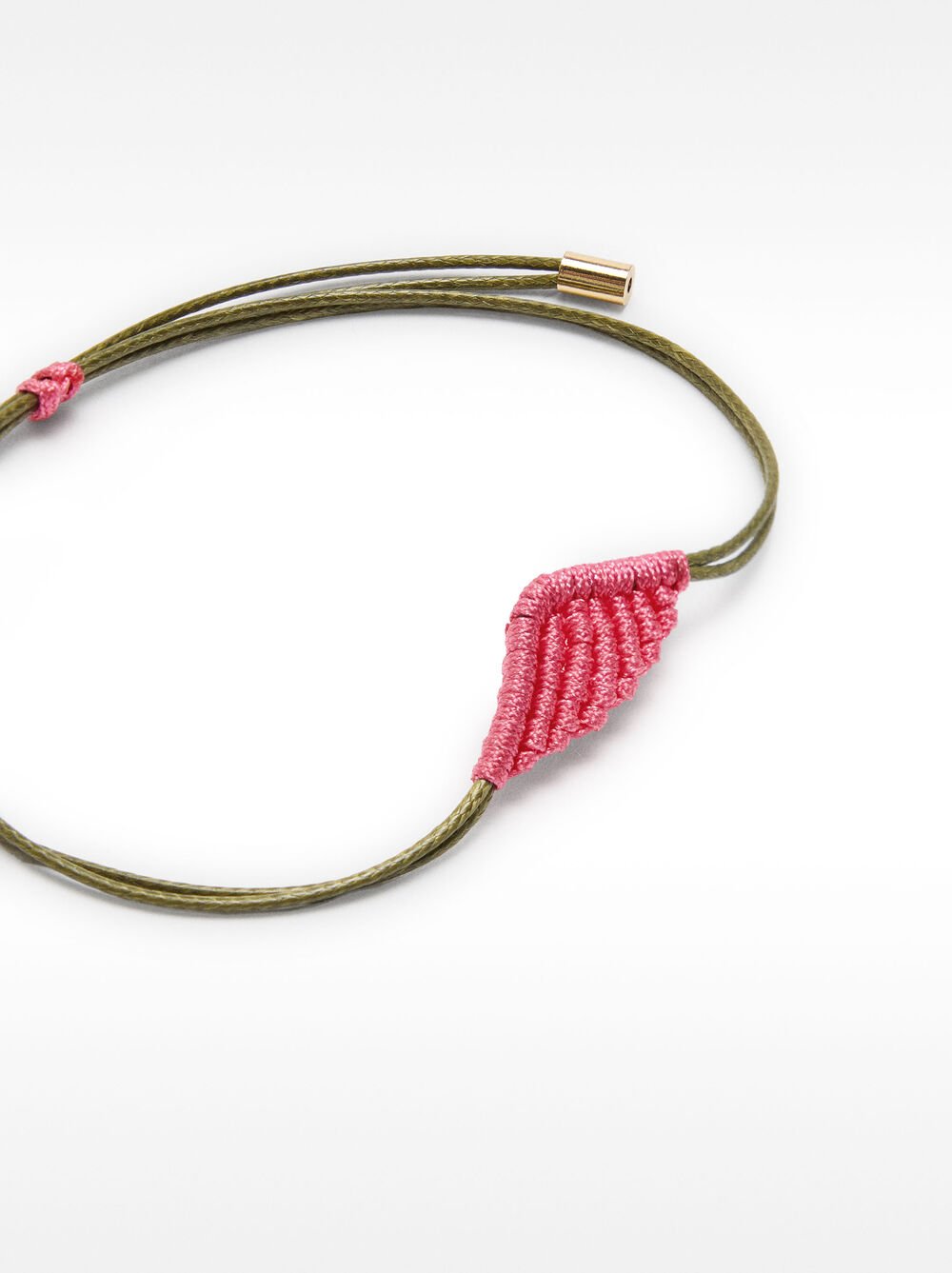 Adjustable macramé bracelet with wing