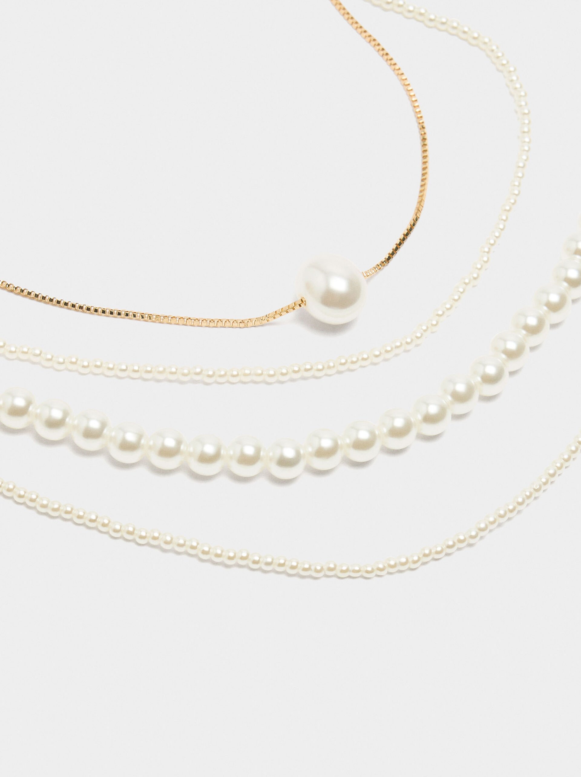 Set of short necklaces with pearls image number 2.0