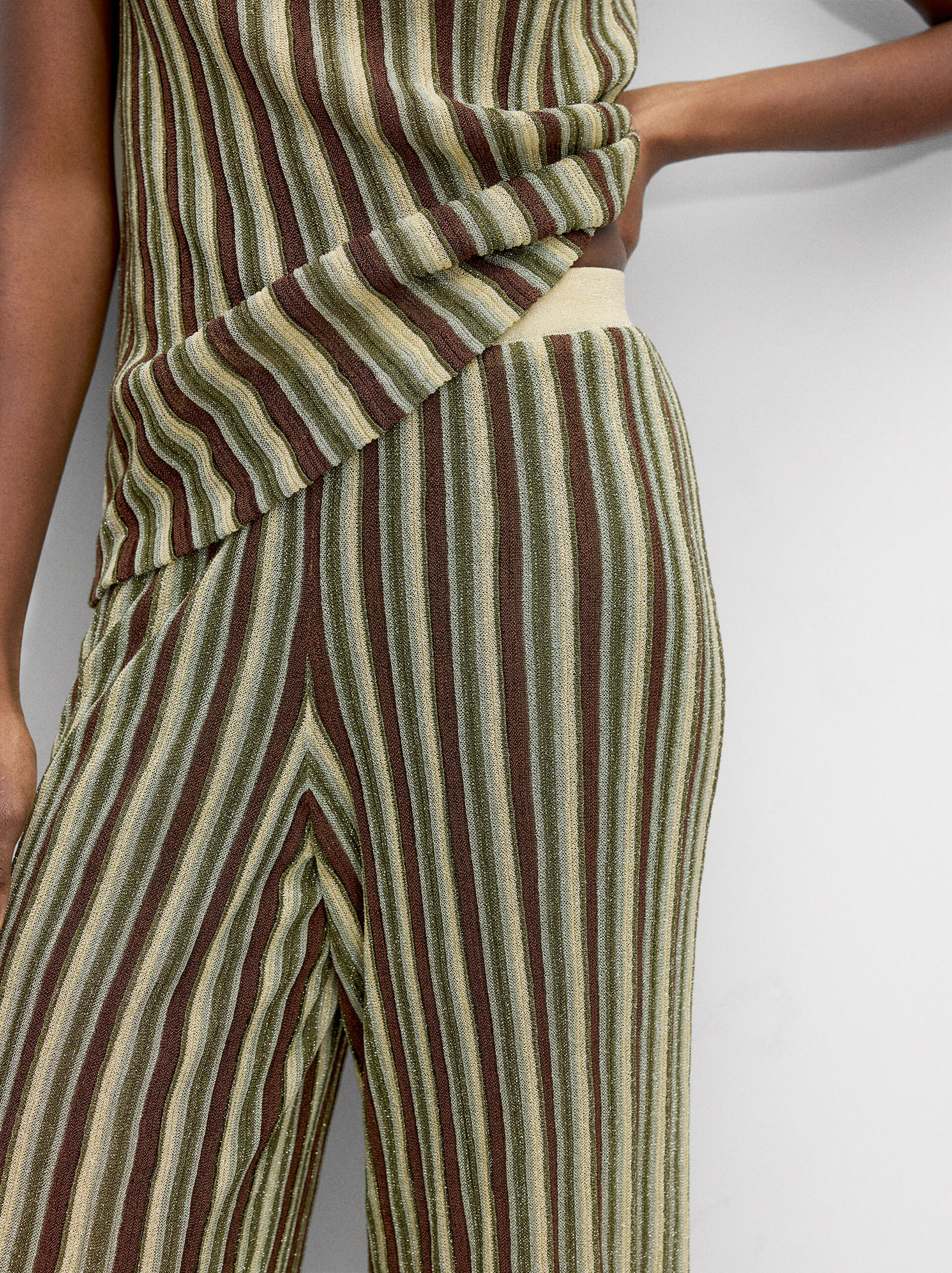 Ribbed pants with shiny effect image number 4.0