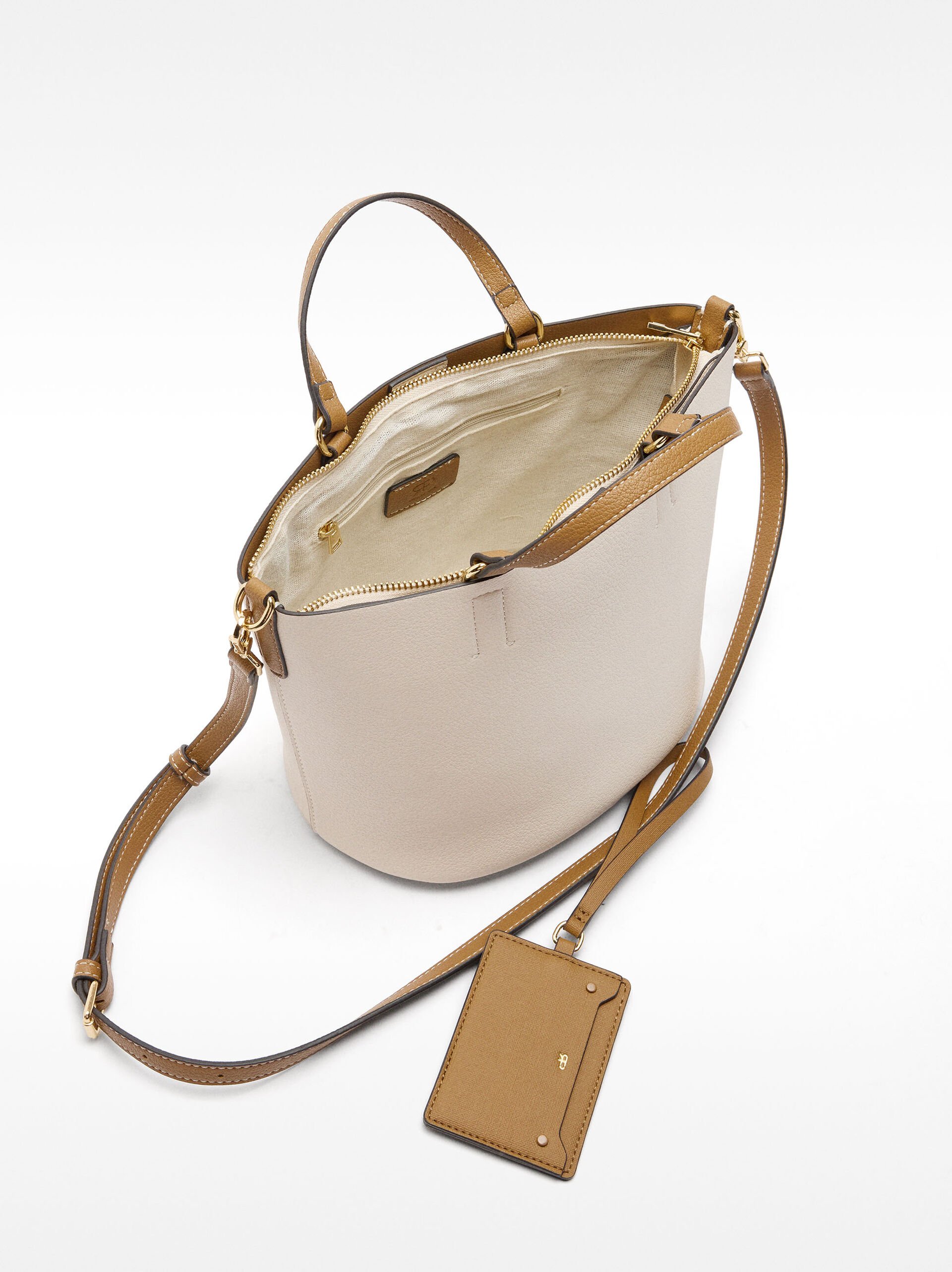 Tote bag with charm image number 4.0