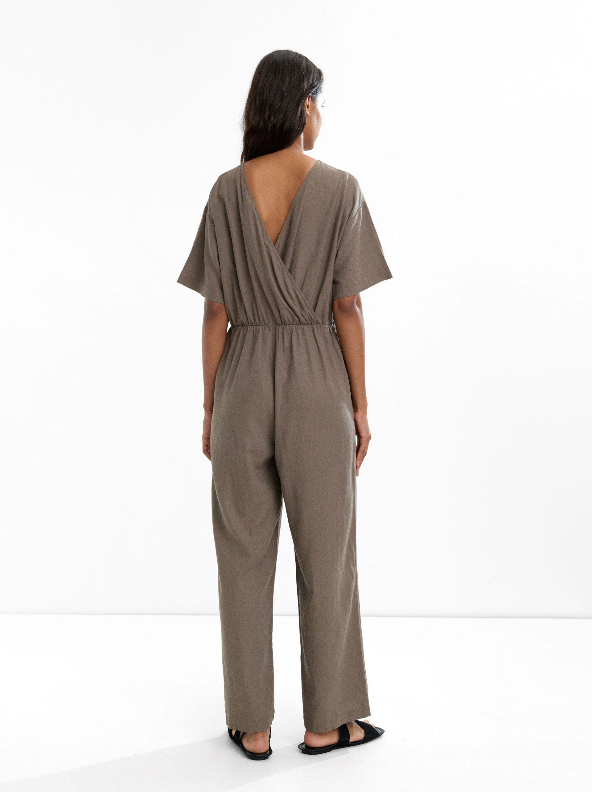 Linen-blend jumpsuit with pockets image number 3.0