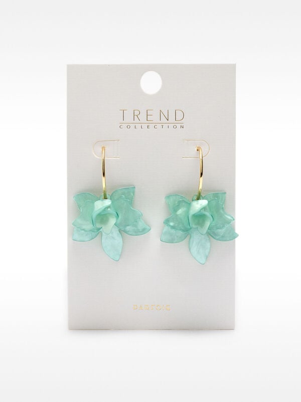 Open hoop earrings with maxi flower