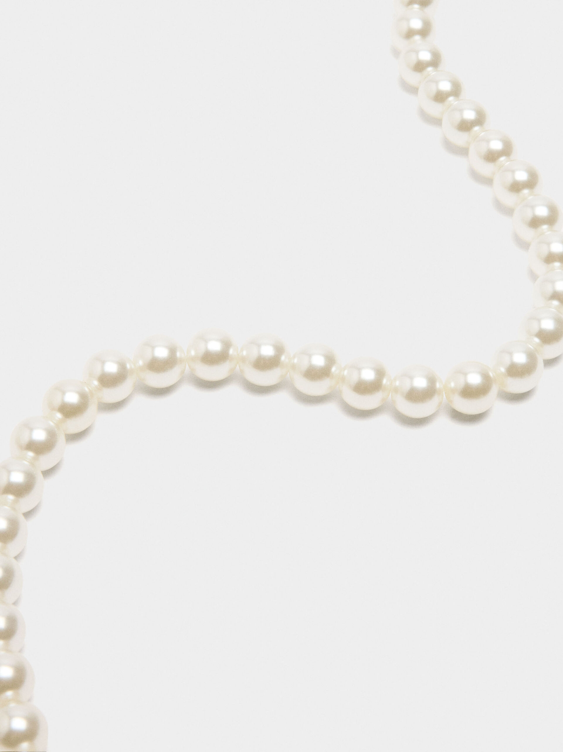 Short necklace of pearls image number 1.0