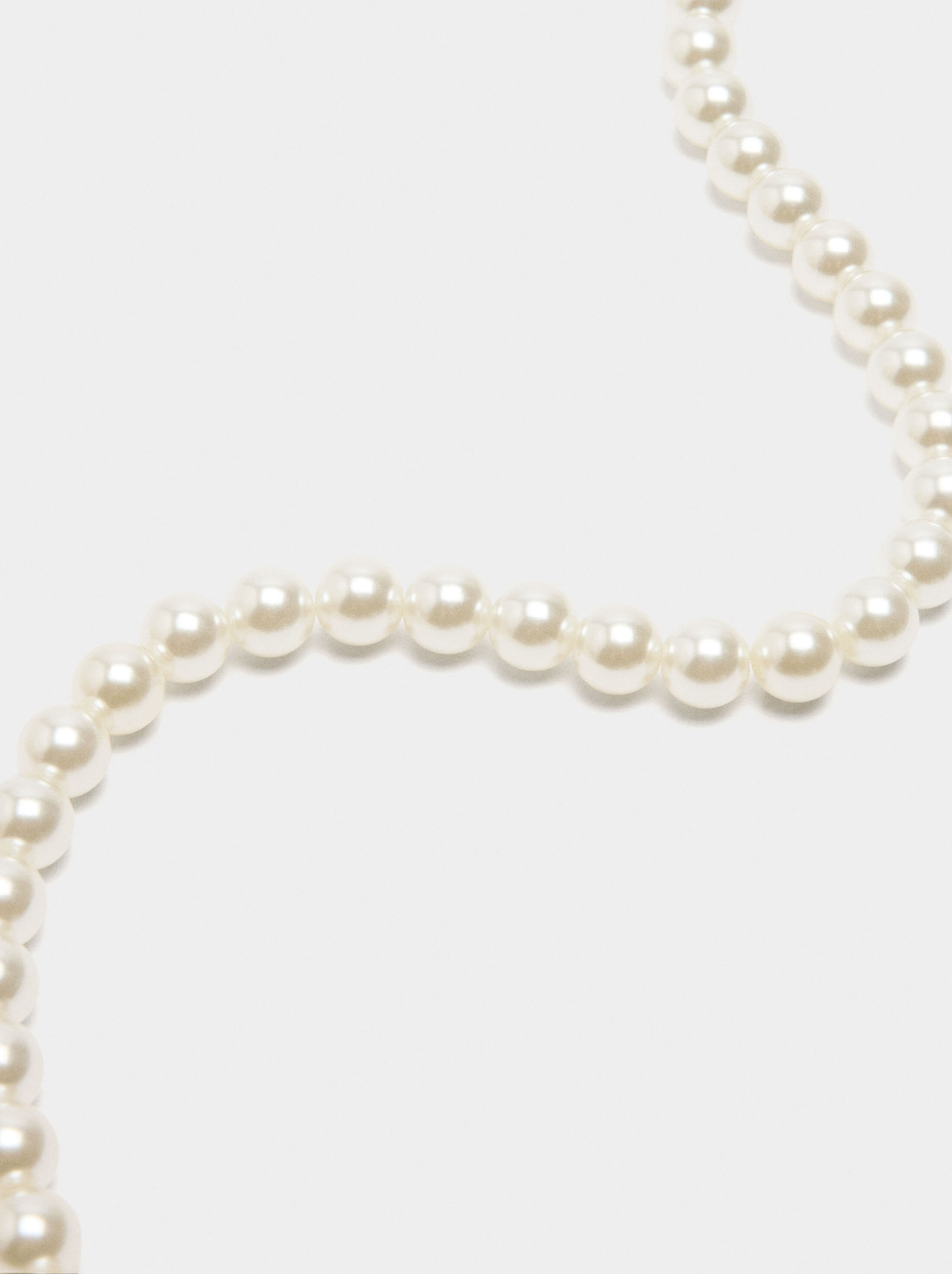 Short necklace of pearls image number 1.0