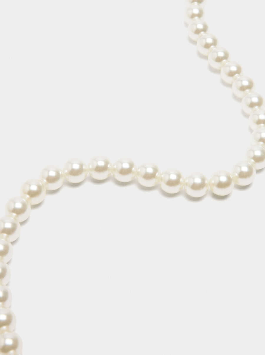 Short necklace of pearls