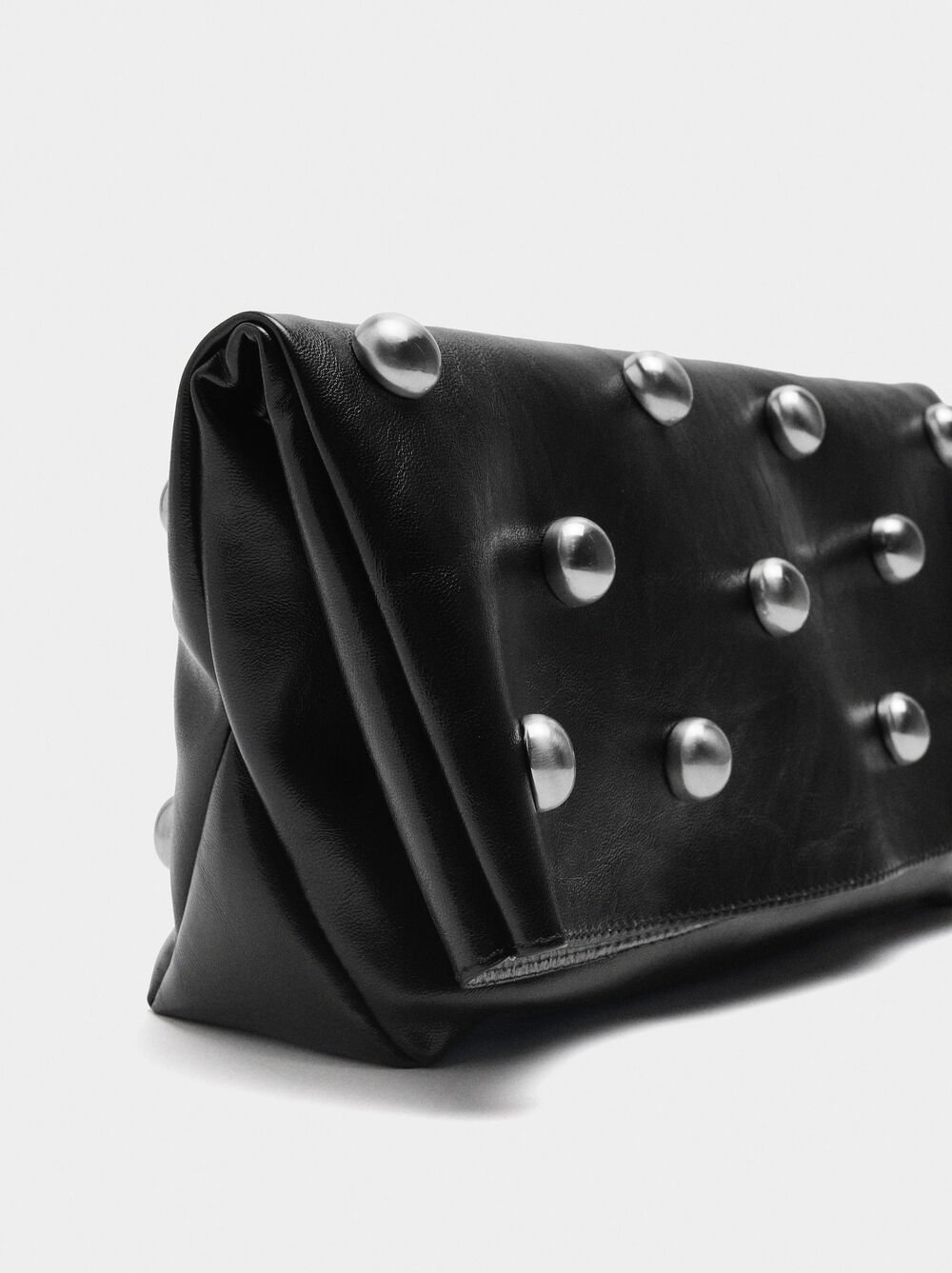 Handbag with spheres and flap