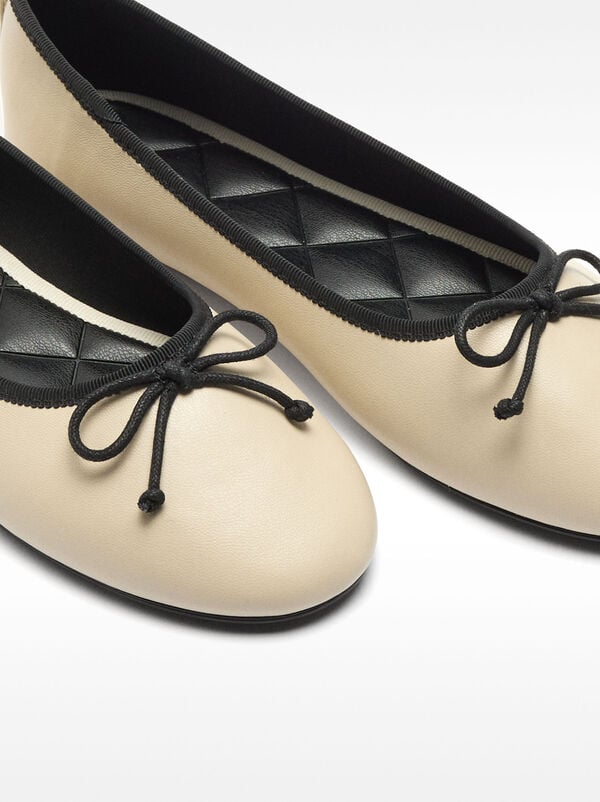 Ballet flats with bow