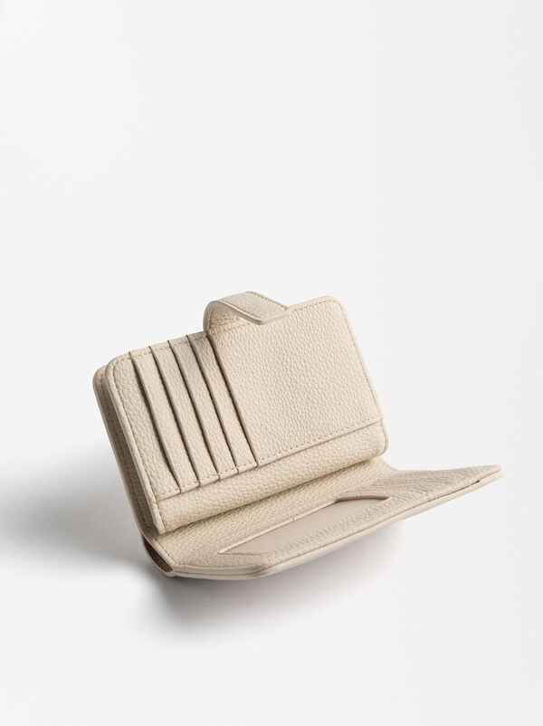 Medium textured wallet