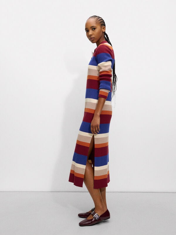 Midi-Strickkleid mit Streifen