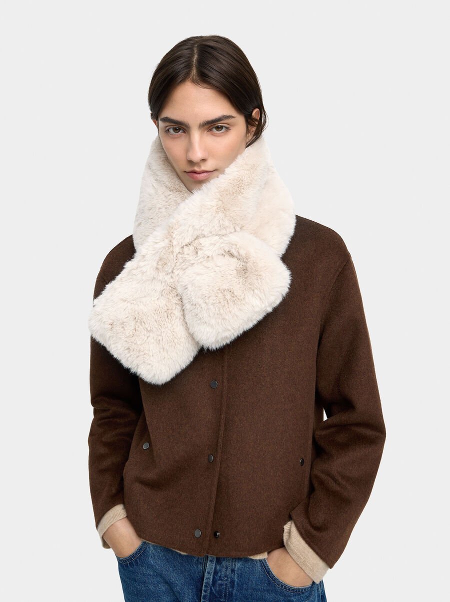 Stole with fur effect