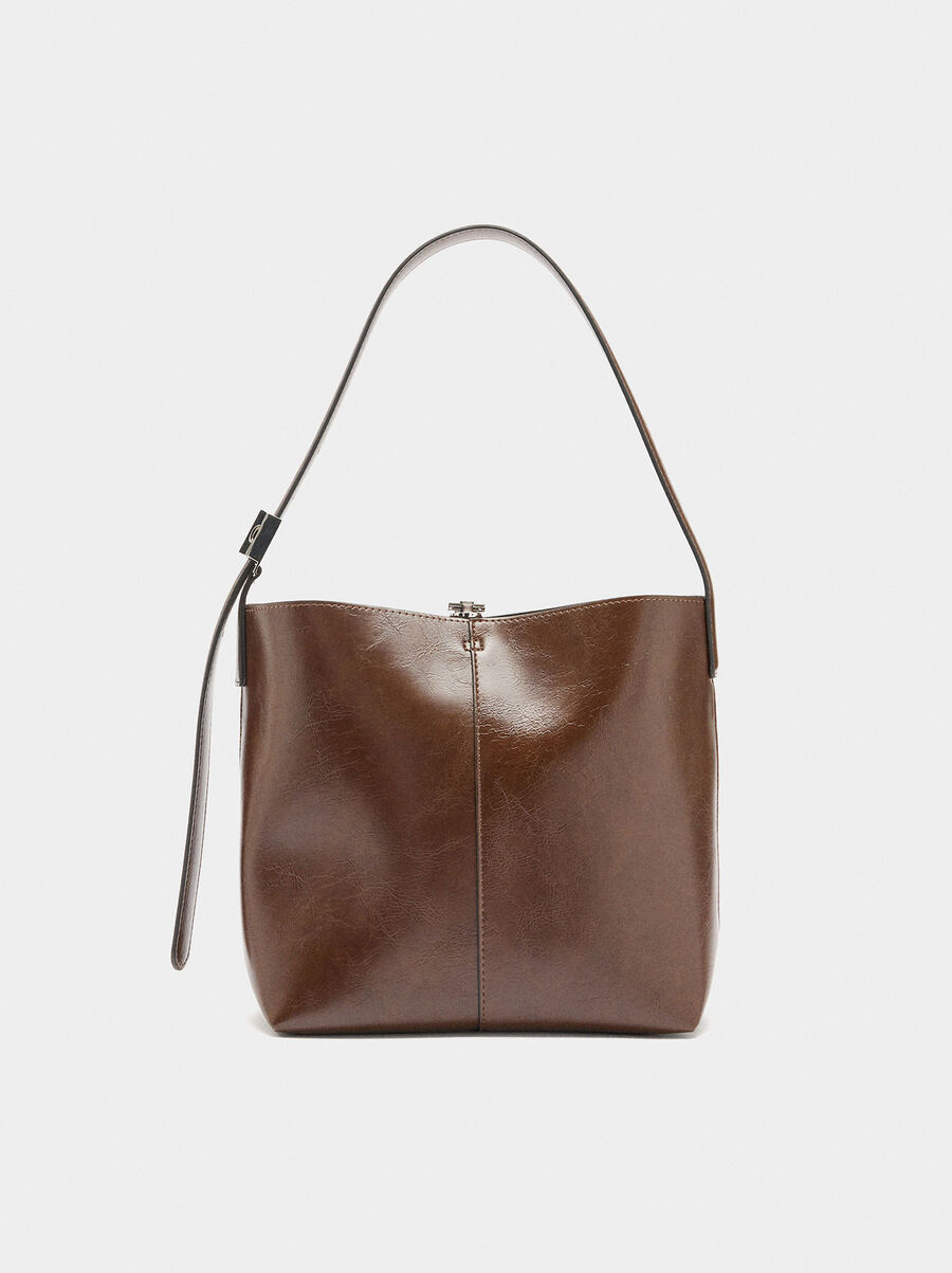 Bucket bag with cracked effect