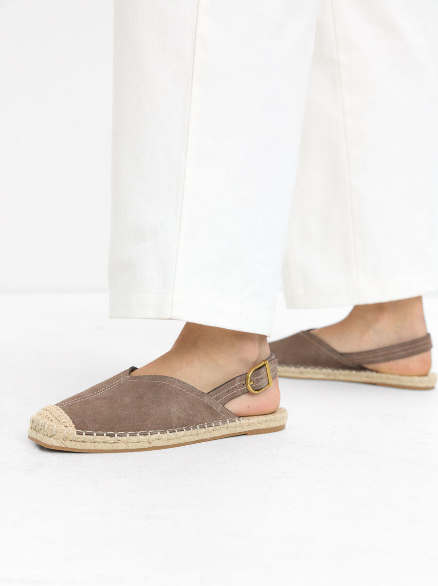 Leather espadrilles with buckle