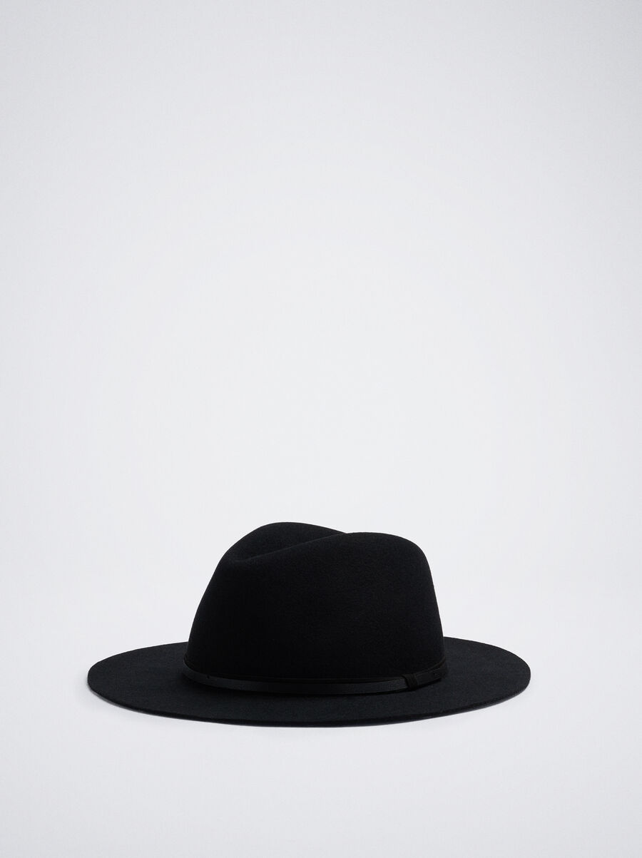 Woollen hat