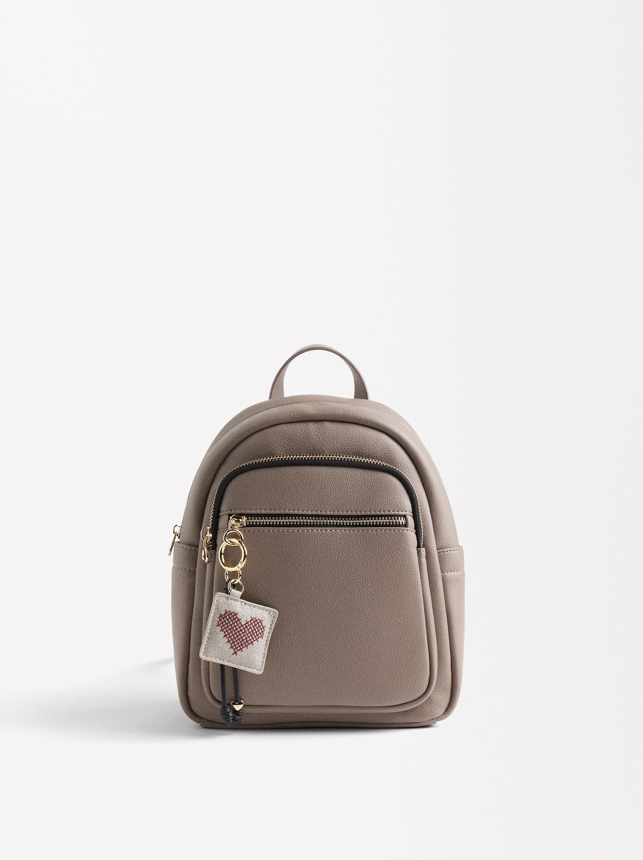 Mochila con colgante corazón image number 0.0