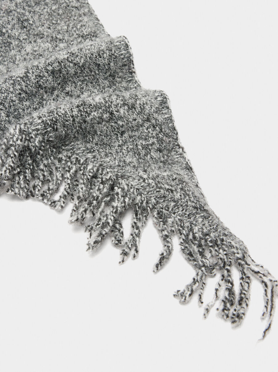 Shawl with fringes