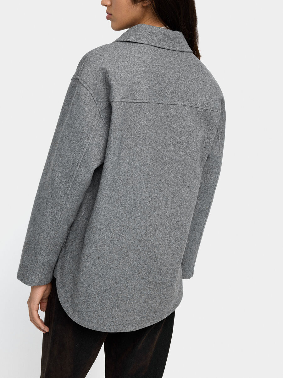 Sobrecamisa con solapas