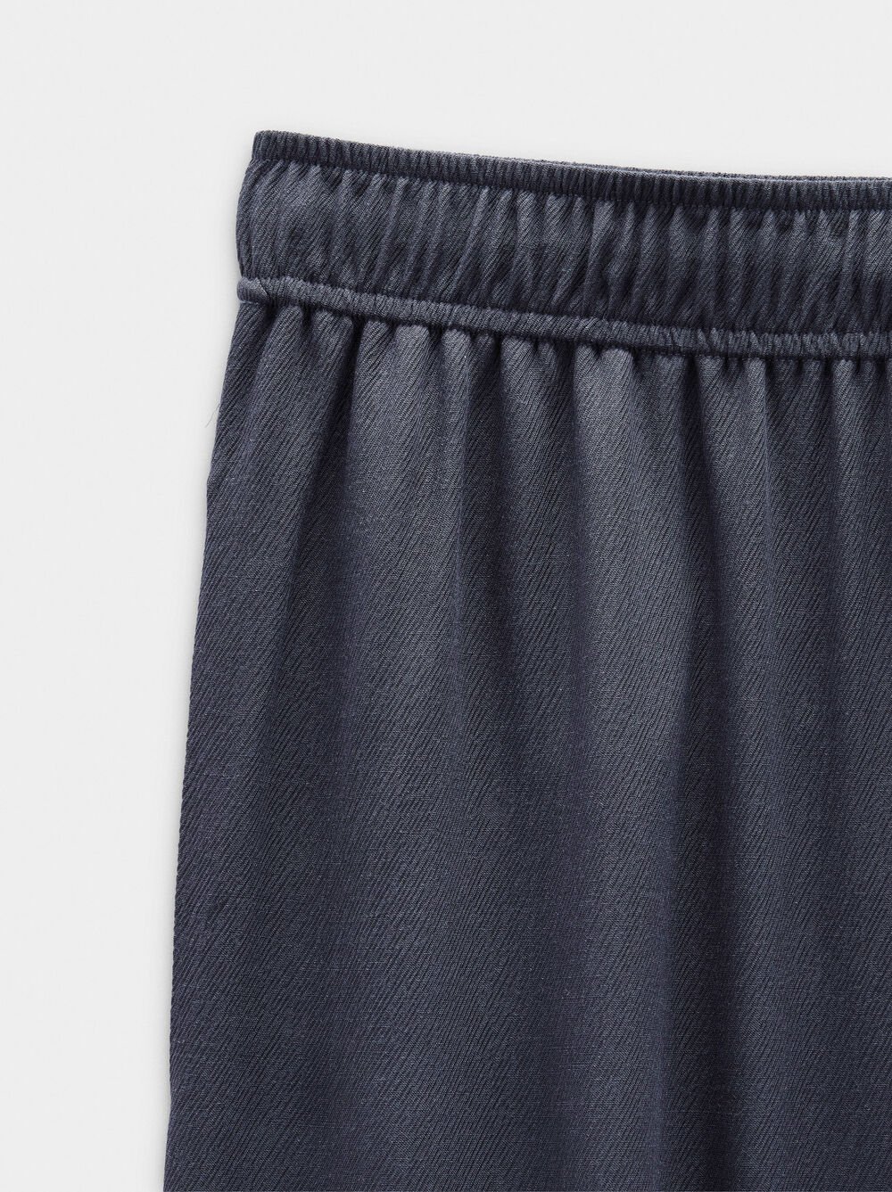 Trousers of lyocell with elastic waist