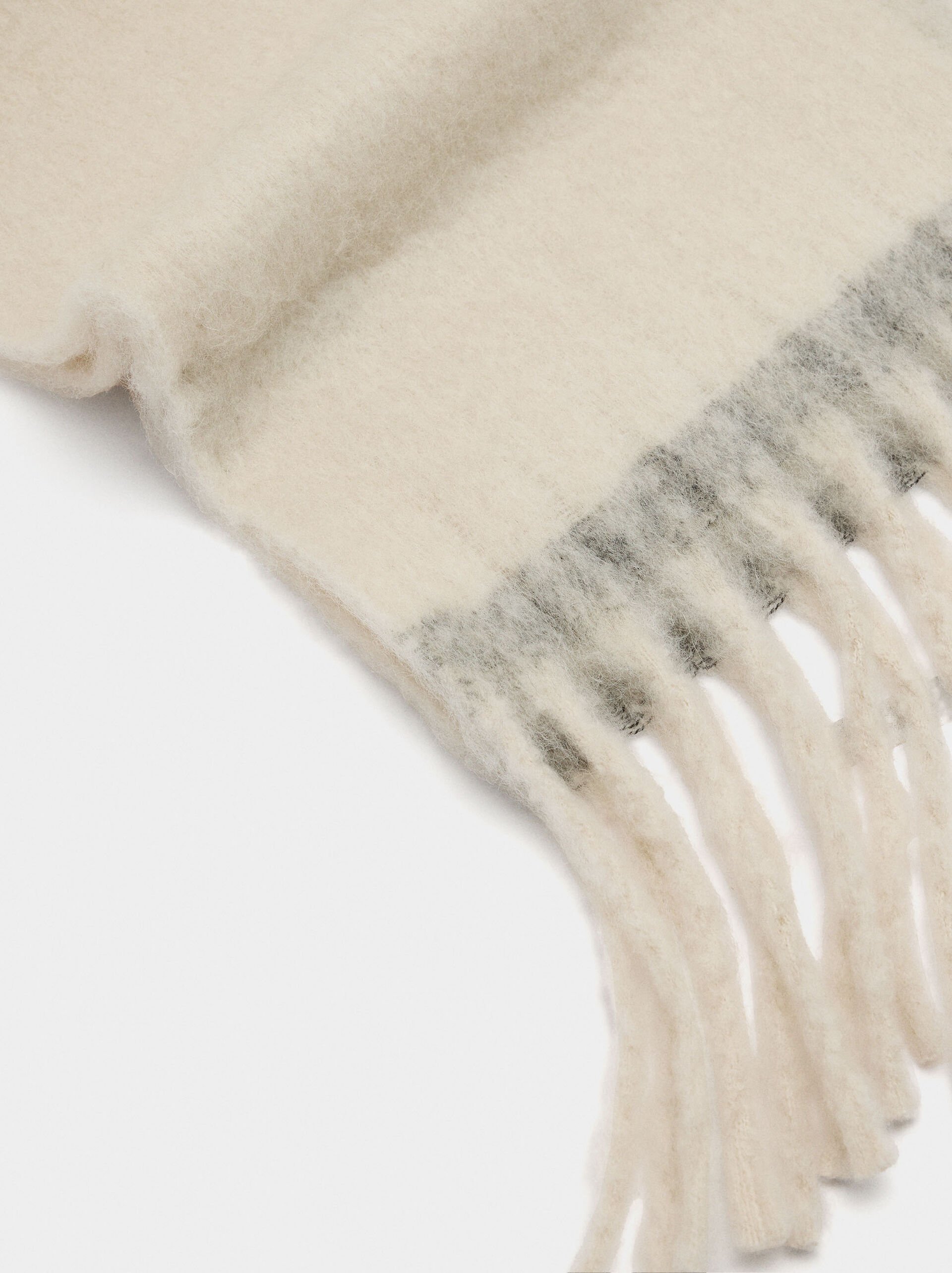 Scarf made of wool blend with fringes image number 1.0