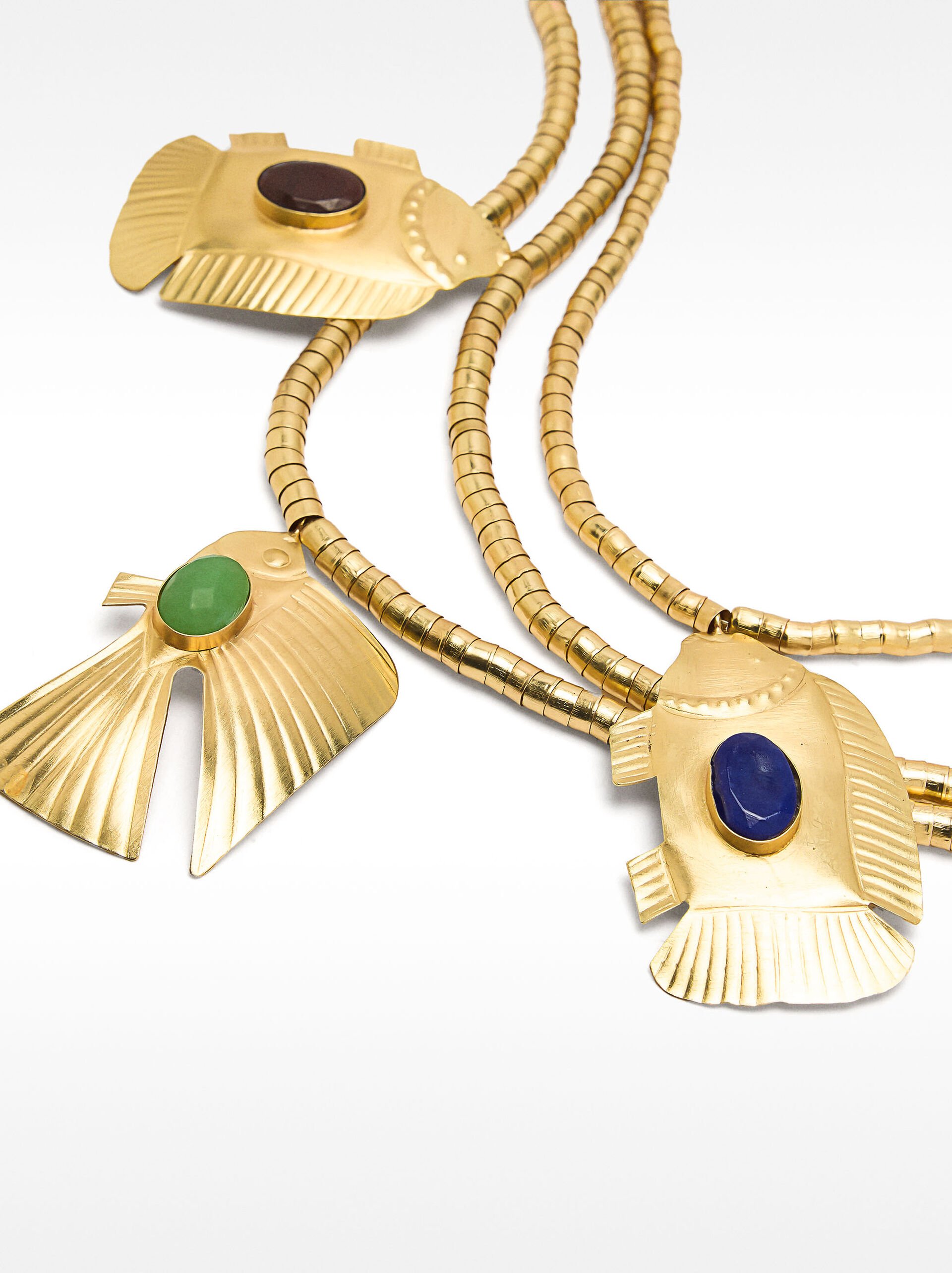 Short necklace with fish and stones image number 2.0