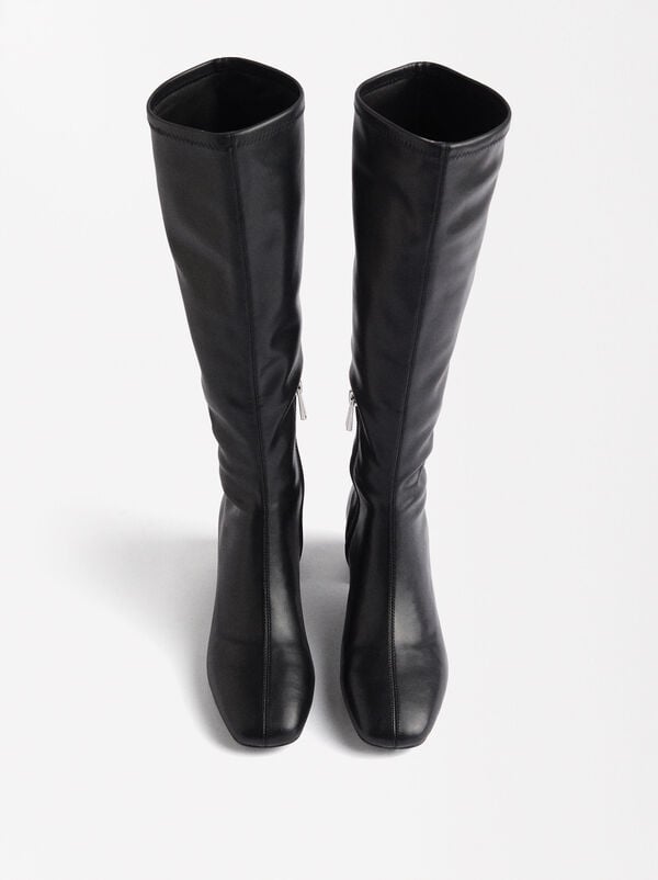 Long boots with heel