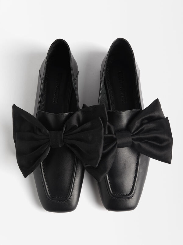 Leather loafers with bow