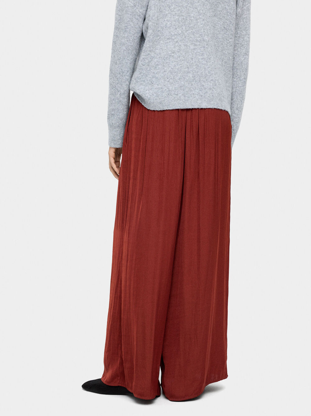 Straight trousers with darts